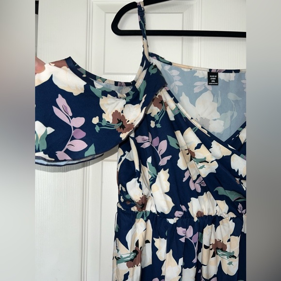 SHEIN Curve 2XL Navy blue floral Cold shoulder spaghetti strap maxi Dress NWOT - Picture 2 of 6